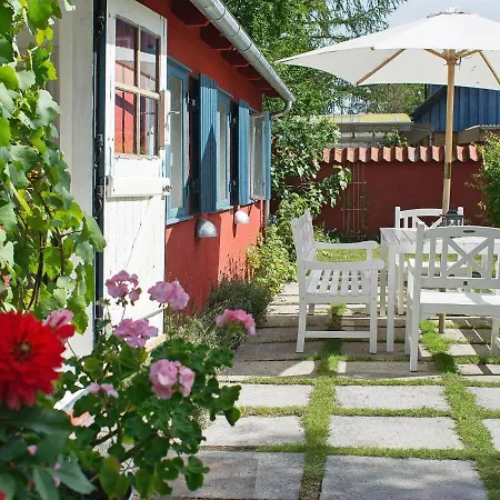Three-bedroom Holiday In 5 * Rønne