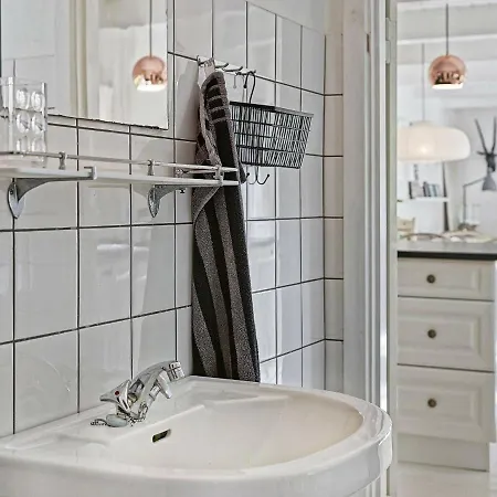 Three-bedroom Holiday In 5 Rønne