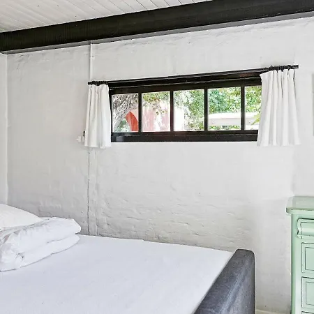 Three-bedroom Holiday In 5 * Rønne